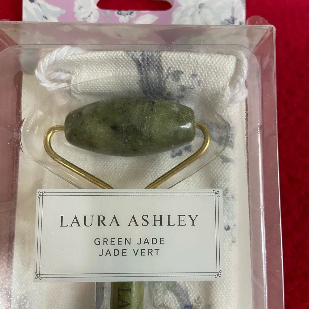 Laura Ashley green jade‎ eyes and face roller